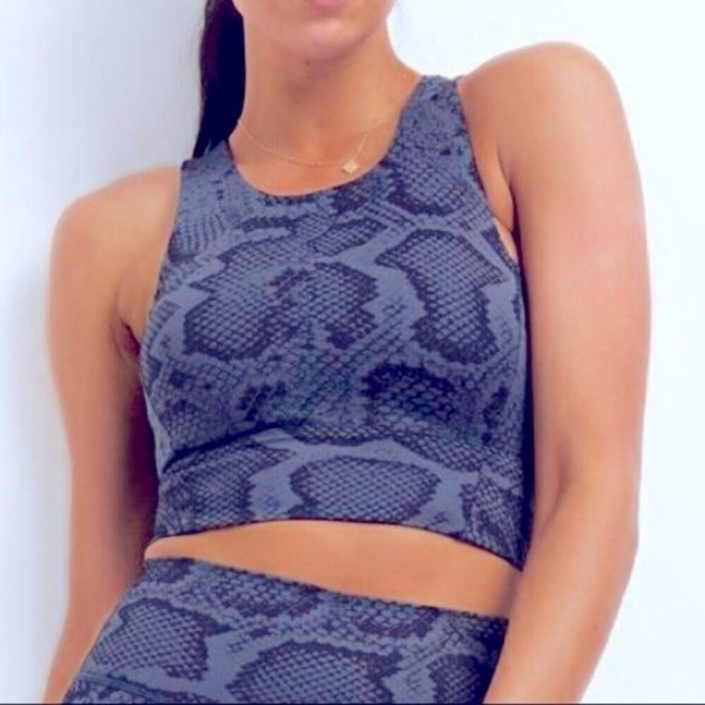 All Fenix Womens Sports Bra Size Large Gray Snake Print Long Stretch Athleisure - Picture 7 of 7